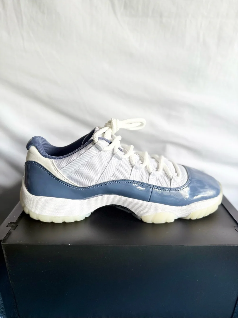 AUTHENTIC Jordan 11 Retro Low Diffused Blue size 10 FV5104-104 2024 PRE-OWNED